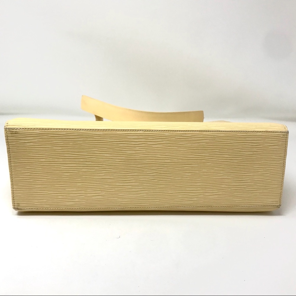 *SOLD* Louis Vuitton Vanilla Epi Croisette w/ Box/Dustbag - Picture 9 of 13